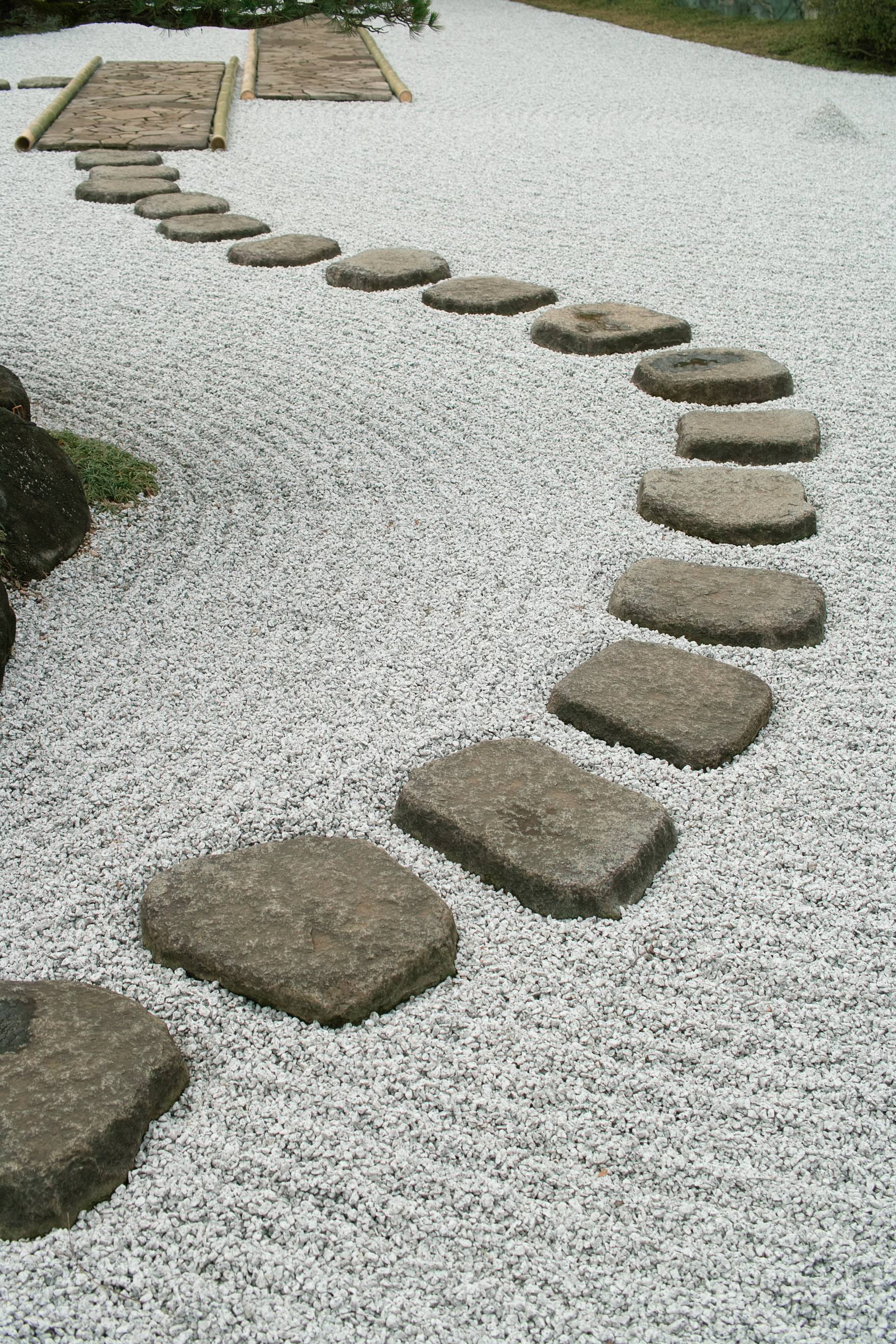 <b>DP2s / 約2.8MB / 1,760×2,640 / 1/200秒 / F5.6 / +1.3EV / ISO100 / WB:晴れ</b>