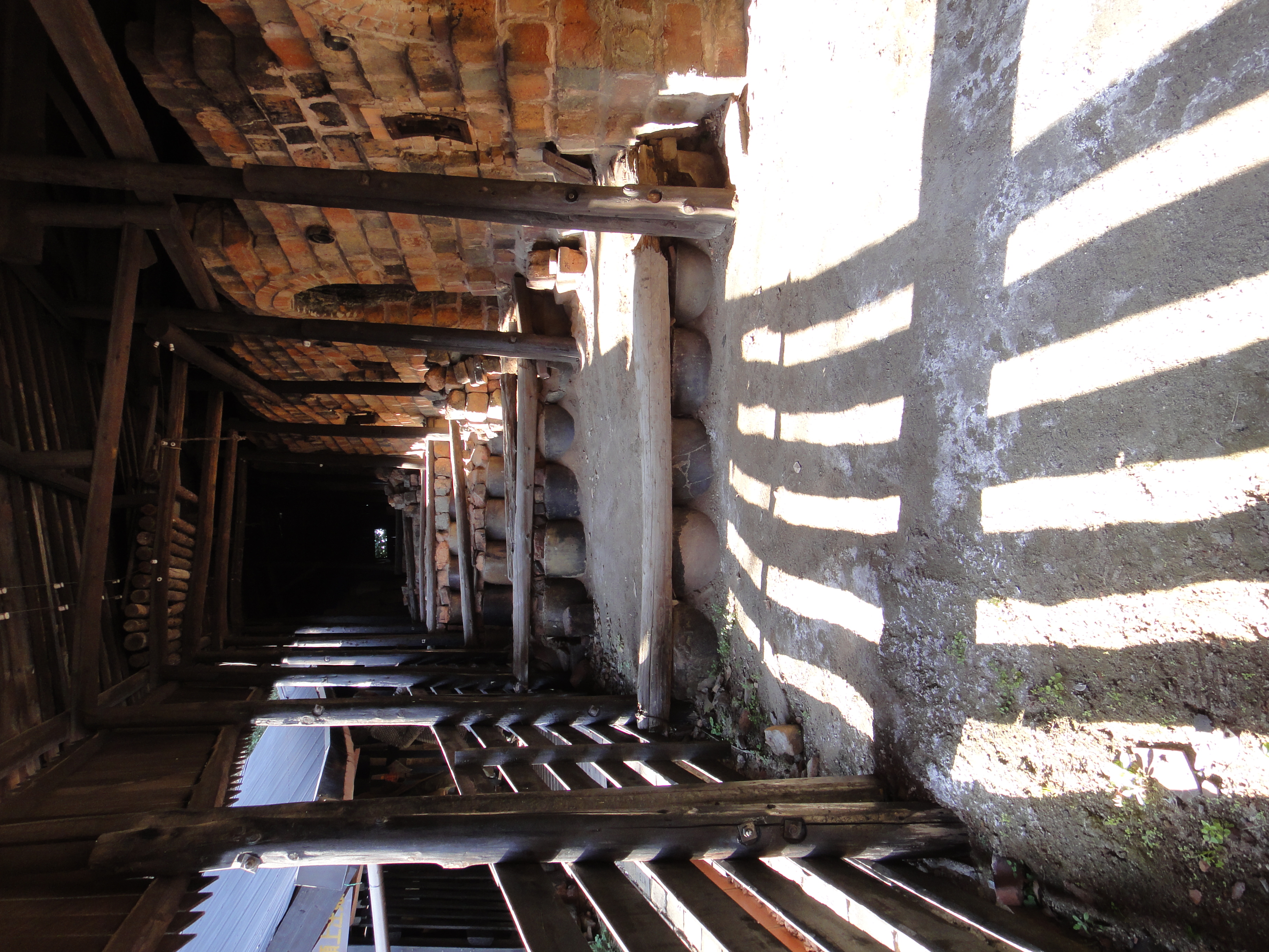 <b>逆光補正HDR：OFF<br>DSC-TX7 / 約4.2MB / 2,736×3,648 / 1/50秒 / F3.5 / 0EV / ISO125 / WB:オート / 4.4mm</b>