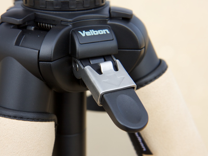 <b>エレベータをロックする「イージーロックレバー」。操作に慣れるととても扱いやすい</b>