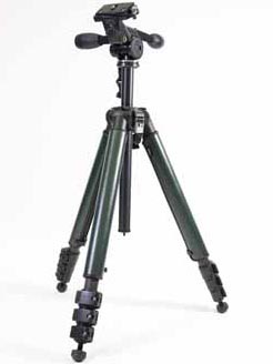 <b>ベルボン創業55周年限定モデルのひとつ、ジオ・カルマーニュE645L。左からグリーン、白、迷彩色</b>