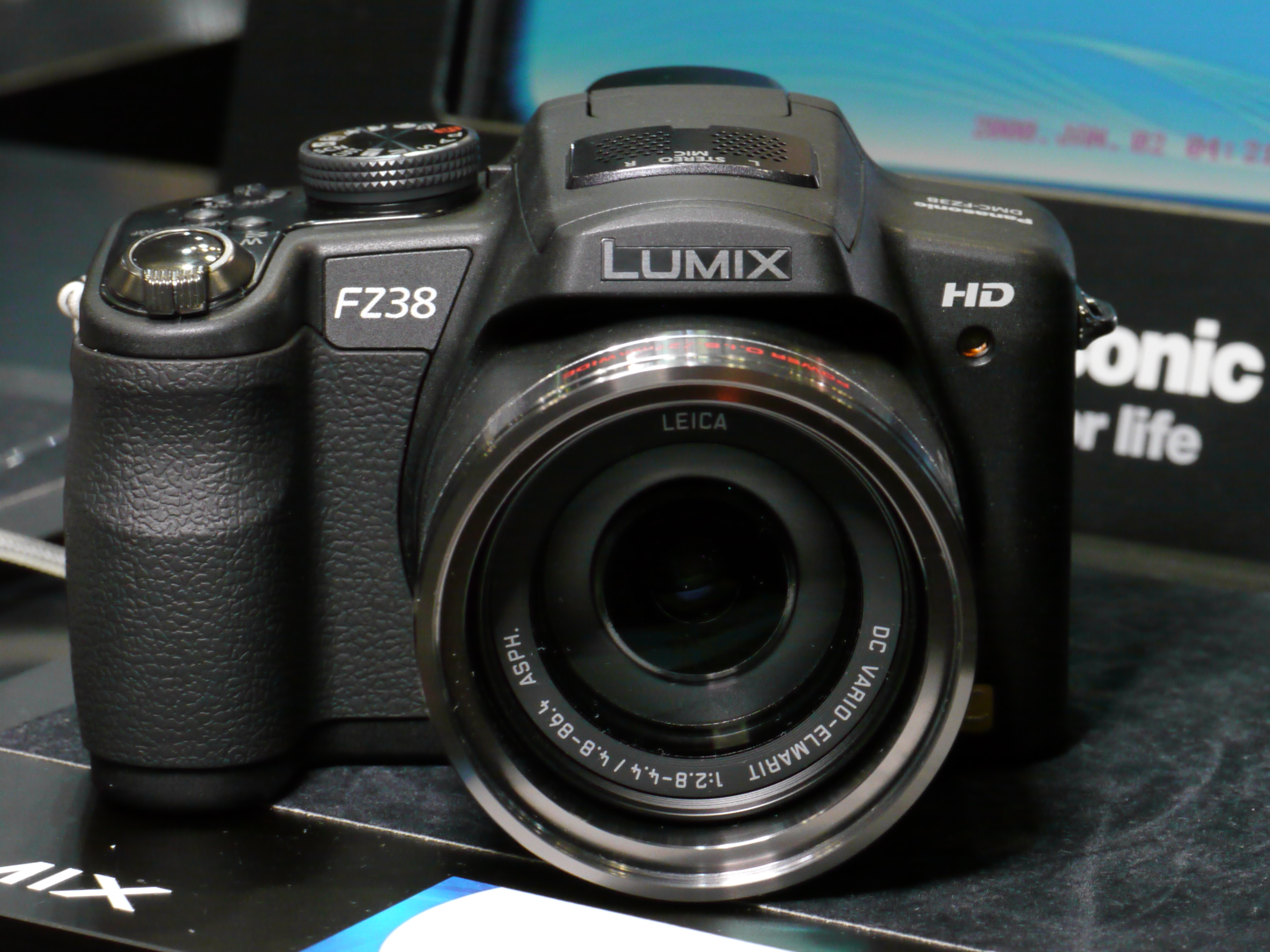 <b>ほぼ同じ距離からEX光学ズームONの127mm相当<br>DMC-GH1 / LEICA DG MACRO-ELMARIT 45mm F2.8 ASPH. MEGA O.I.S. / 約3.0MB / 2,816×2,112 / 1/60秒 / F8 / 0EV / ISO800 / WB:晴天 / 45mm</b>