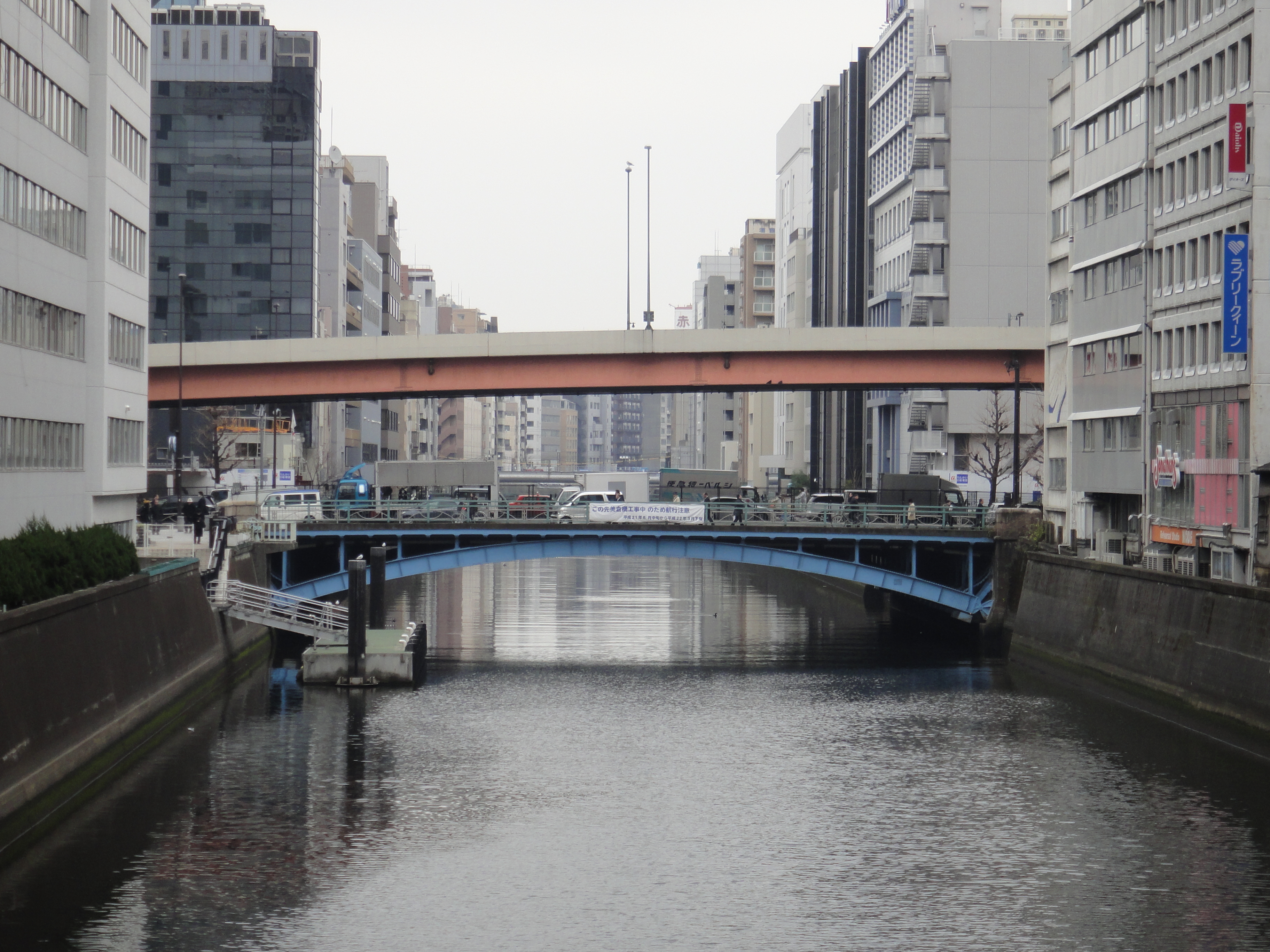 <b>望遠端<br>DSC-TX5 / 3,648×2,736 / 1/200秒 / F4.6 / 0EV / ISO125 / プログラム / WB:オート / 17.7mm</b>