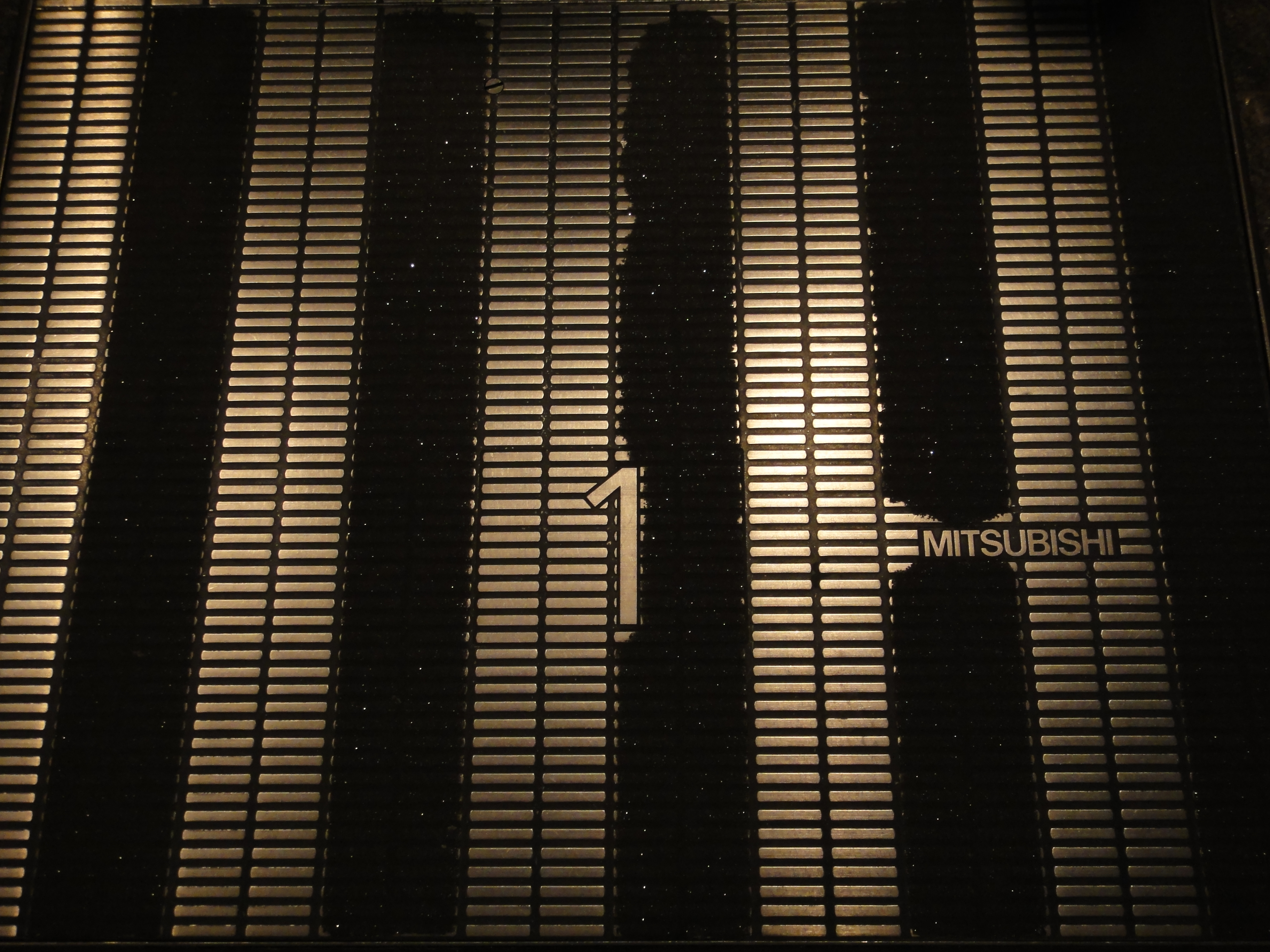 <b>DSC-TX5 / 3,648×2,736 / 1/25秒 / F3.5 / -0.7EV / ISO400 / プログラム / WB:オート / 6.1mm</b>