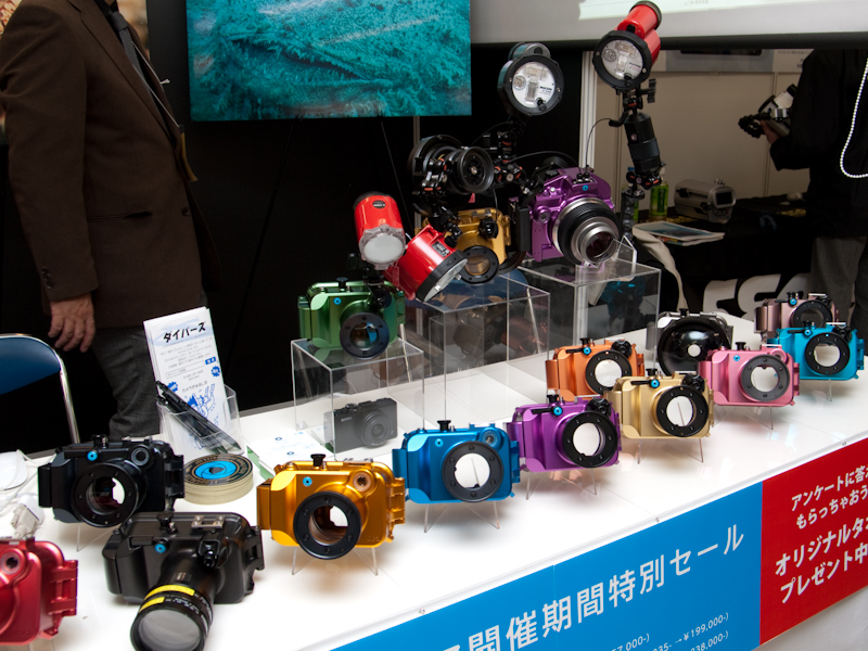 <b>カラーバリエーションが目を引くアクアパッツァブース</b>