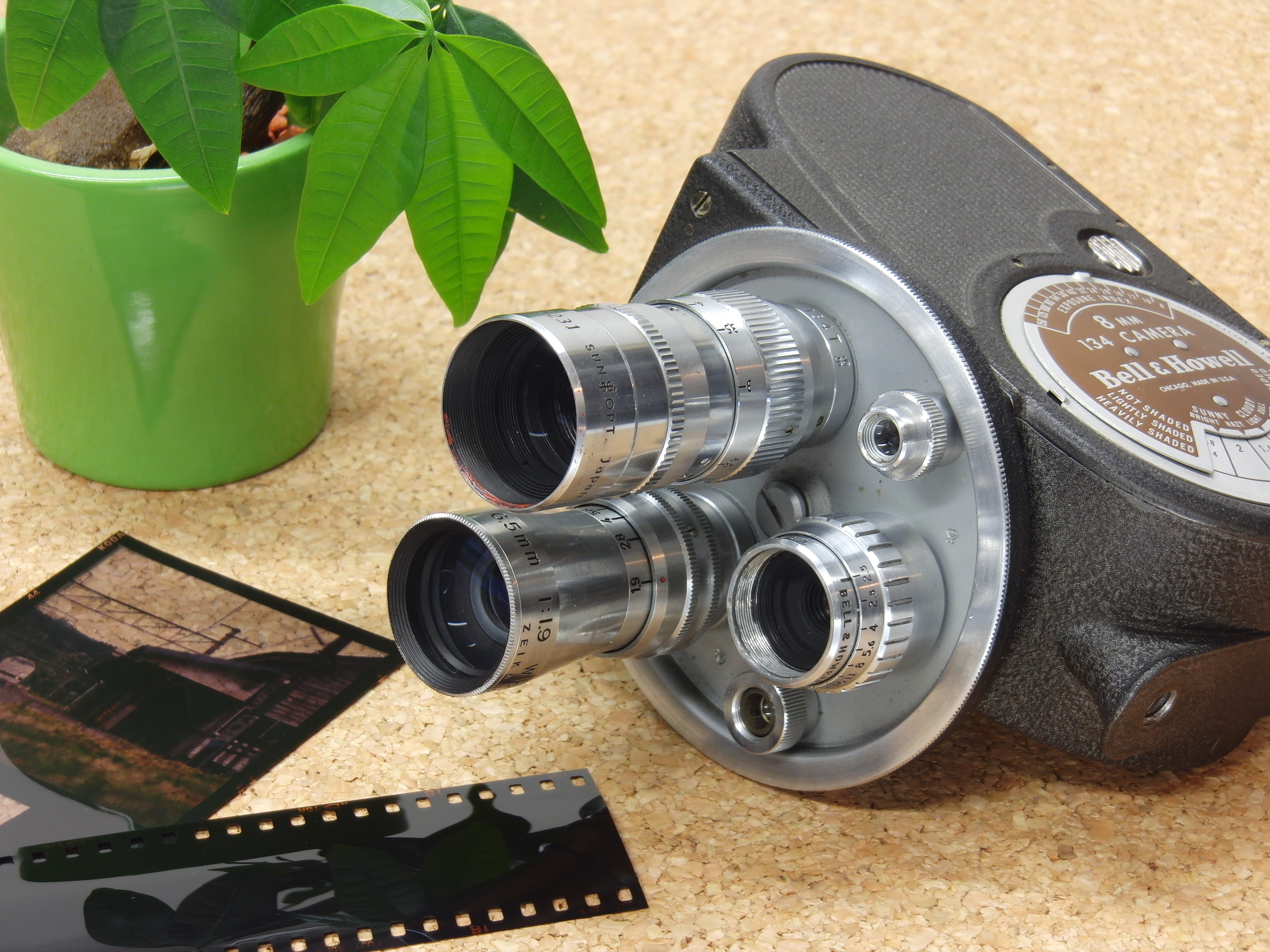 <b>切<br>EX-FH100 / 約4.7MB / 3,648×2,736 / 1/2.5秒 / F4.8 / +0.3EV / ISO100 / WB:昼白色蛍光灯 / 16mm</b>