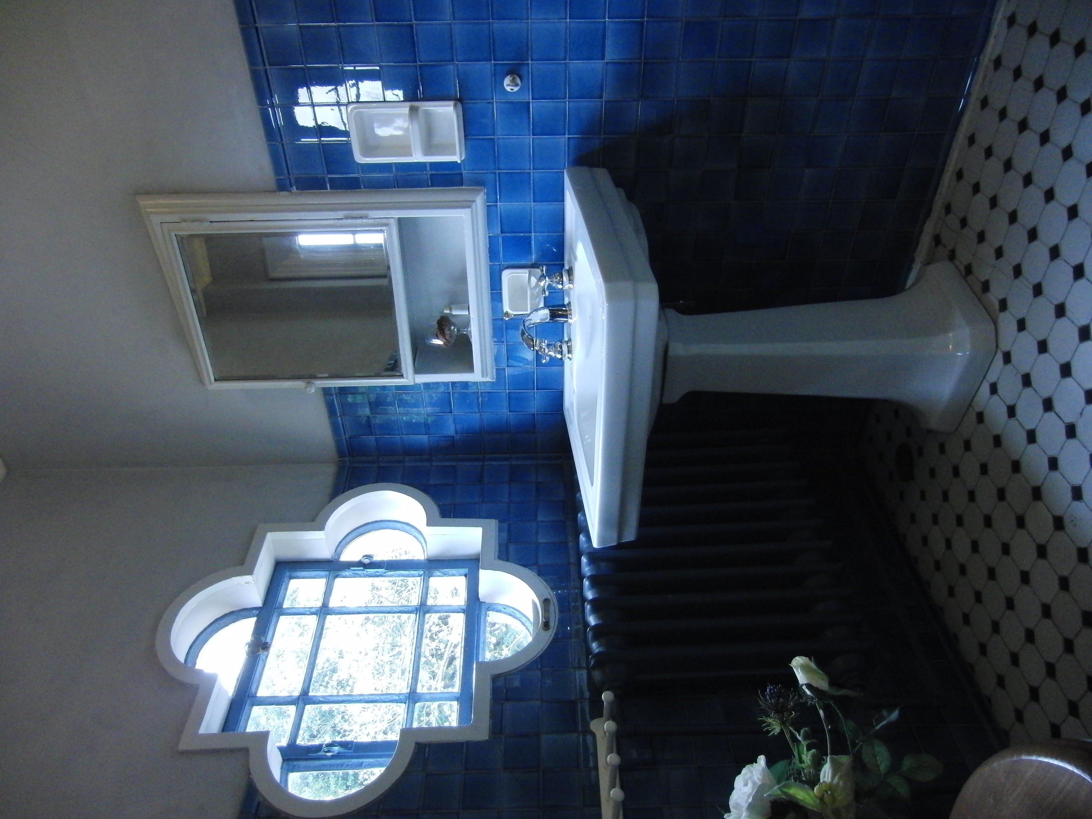 <b>ISO800<br>EX-FH100 / 約3.7MB / 2,736×3,648 / 1/125秒 / F3.2 / 0EV / WB:電球 / 4.3mm</b>