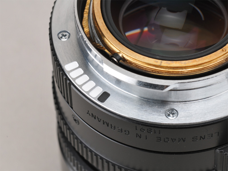 <b>これが6bitコード。レンズの種別がコード化されている。例えば同じズミクロン50mmでも光学系の違いにより6bitコードも異なる</b>