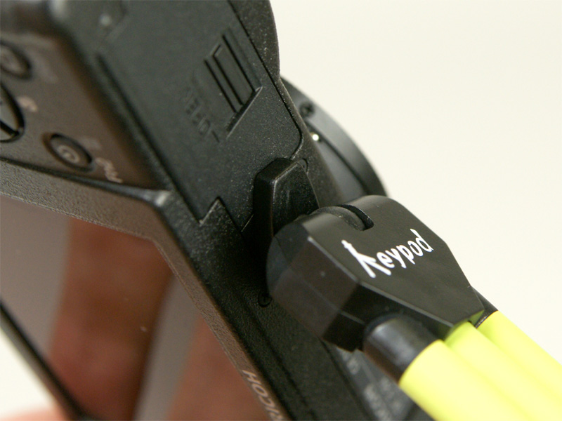 <b>雲台部。指でつまんで締めることができる</b>