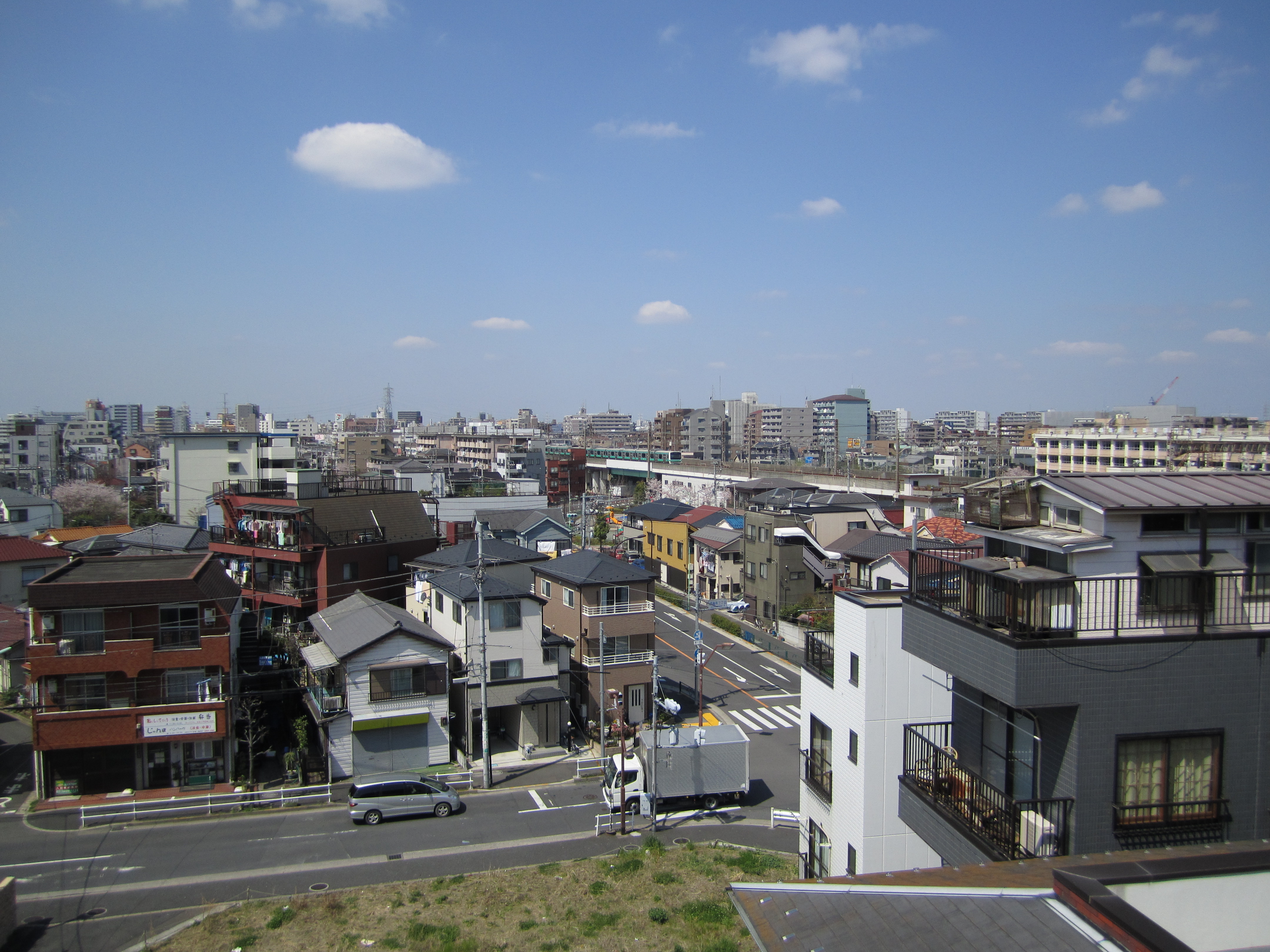 <b>広角端<br>IXY 400F / 4,320×3,240 / 1/200秒 / F8 / 0EV / ISO80 / プログラム / WB:オート / 5mm</b>