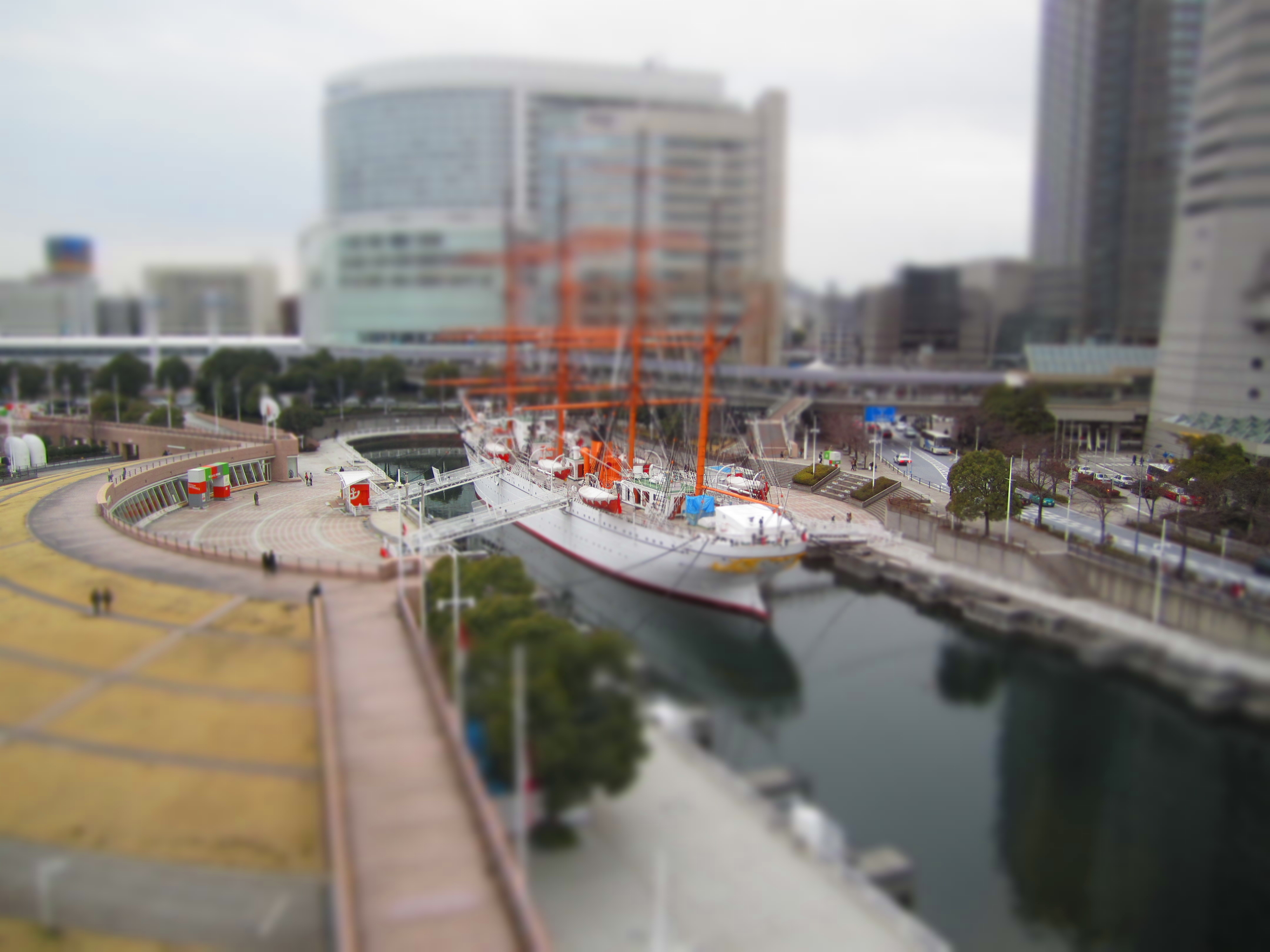 <b>IXY 400F / 4,320×3,240 / 1/100秒 / F2.8 / 0EV / ISO80 / ジオラマ風 / WB:オート / 5mm</b>