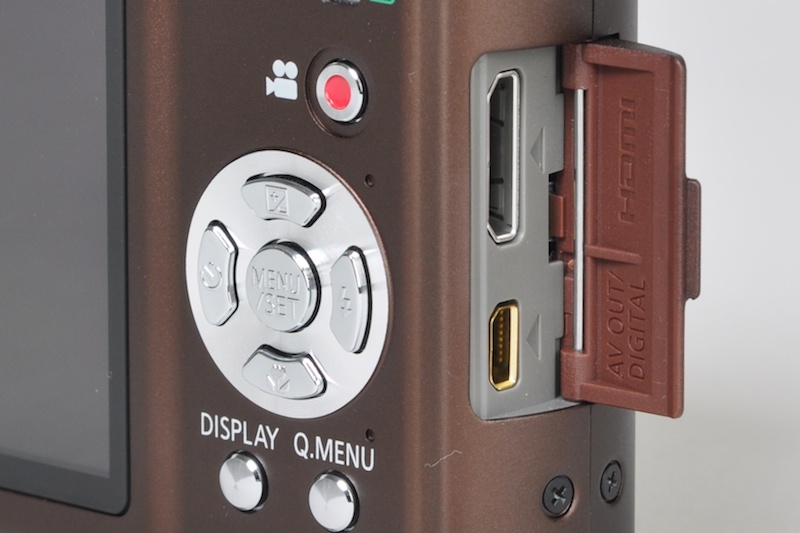 <b>テレビ出力用のHDMI端子を備える</b>