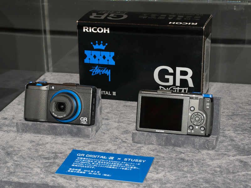 <b>GR DIGITAL III × STUSSYも展示する。発売後ひと月たらずで完売したという</b>