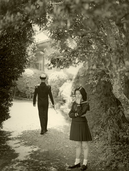 <b>大正時代の建物と、その窓を通った光のニュアンスが独特の雰囲気を生んだ。<br>A study of "The passage du Commerce-Saint-Andre" (c)Hisaji Hara</b>