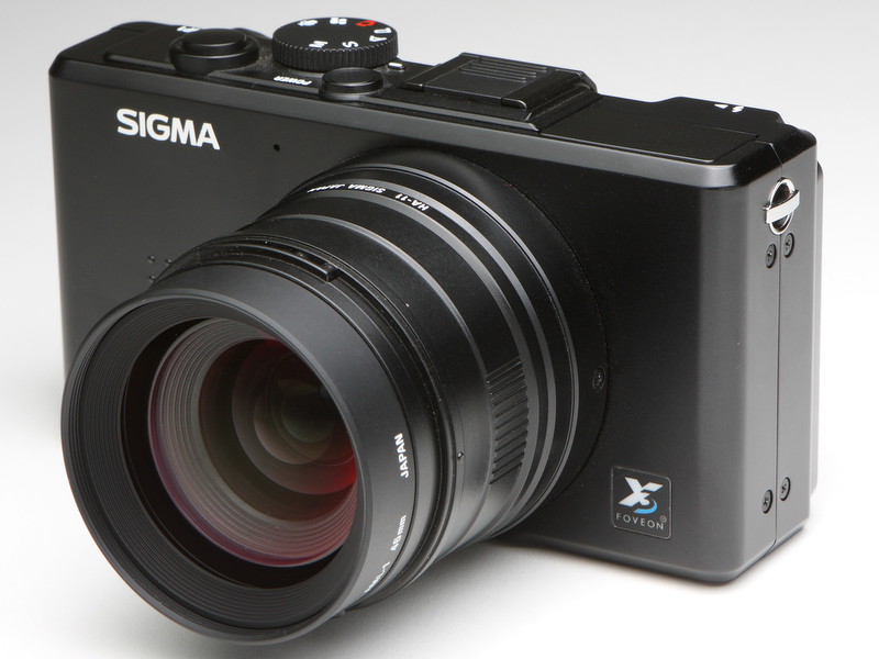 <b>DP1系にもクローズアップレンズは使用可能。装着はフードアダプター「HA-11」を使用する</b>