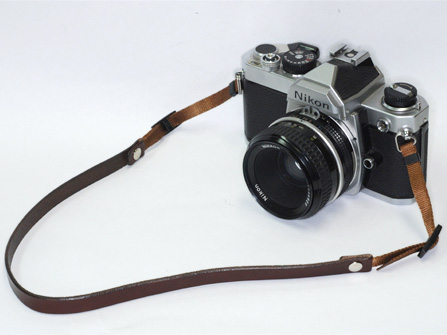 <b>カメラへの装着例（ブラウン）</b>