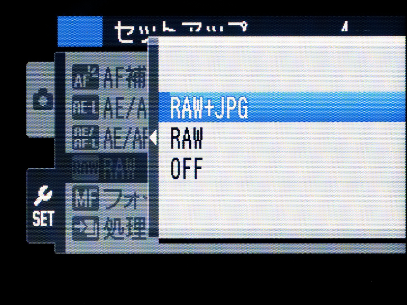 <b>JPEGだけでなくRAW（RAF形式）、RAW+JPEG同時記録での撮影も可能だ。RAWでも連写できるのは立派</b>