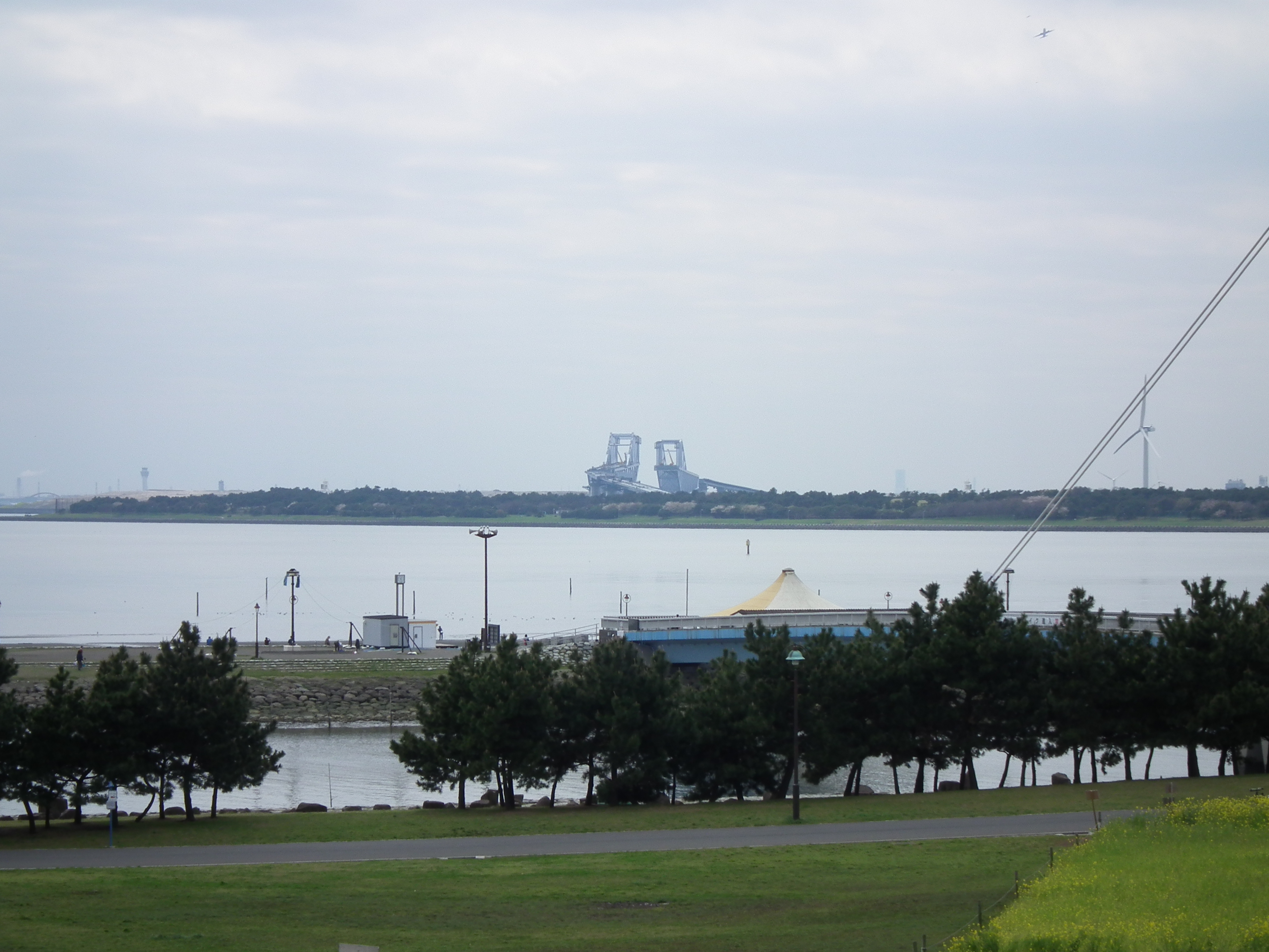 <b>17.5mm（100mm相当）<br>3,648×2,736 / 1/300秒 / F7.1 / +0.3EV / ISO100 / WB:晴天</b>