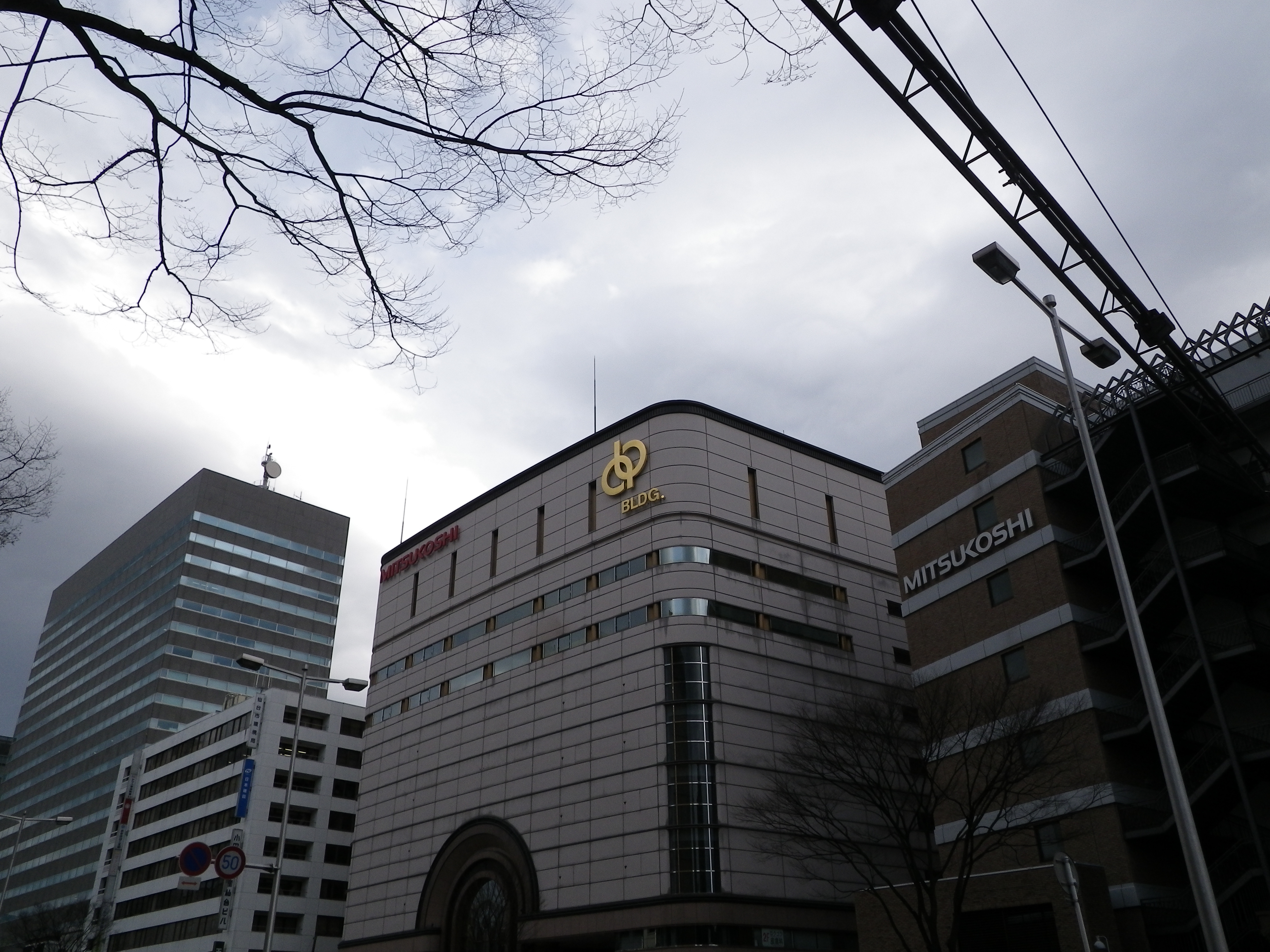 <b>広角端<br>Optio W90 / 4,000×3,000 / 1/400秒 / F4.2 / +0.3EV / ISO80 / プログラム / WB:オート / 5mm</b>