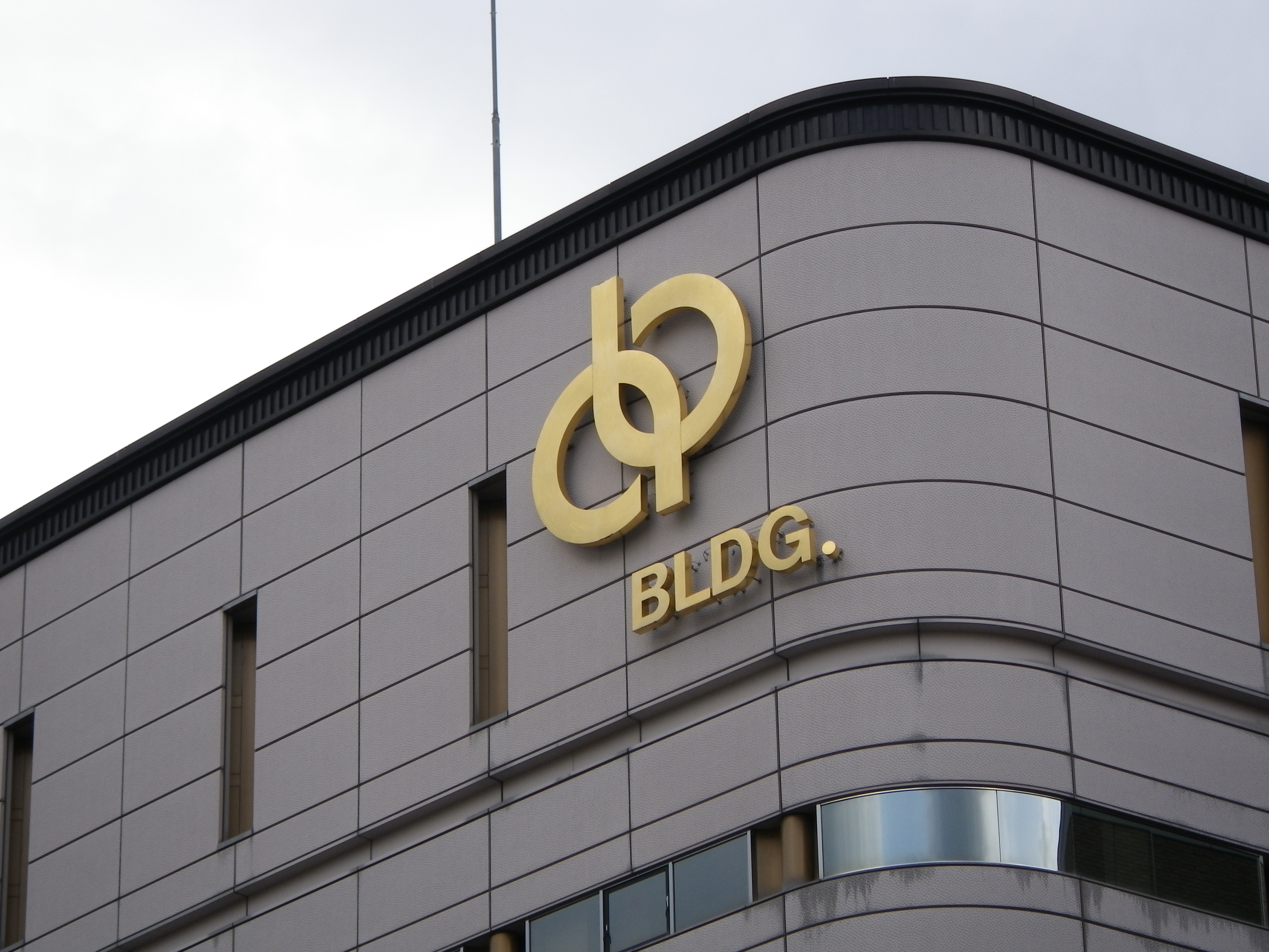 <b>望遠端<br>Optio W90 / 4,000×3,000 / 1/125秒 / F5.5 / +0.3EV / ISO80 / プログラム / WB:オート / 25mm</b>