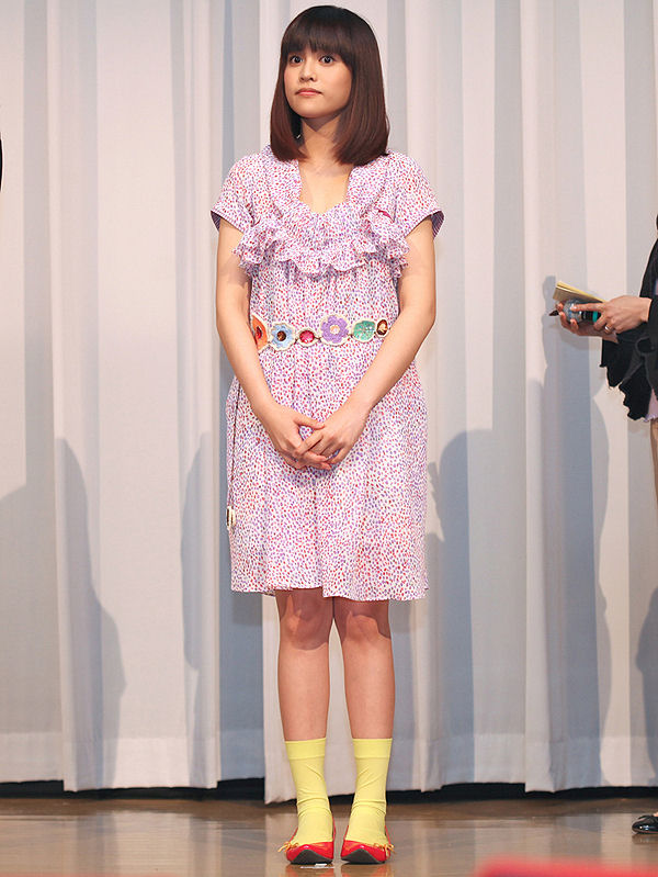 <b>夏宇童さん。話せる日本語は有りますか? の問いには、「監督、お寿司おごって」と撮影中に覚えた日本語を披露。ステージで本編の台詞「店長さんの笑顔素敵だから」を話すと、山崎樹範さんは「たまらんっ!!」と叫んでいた</b>