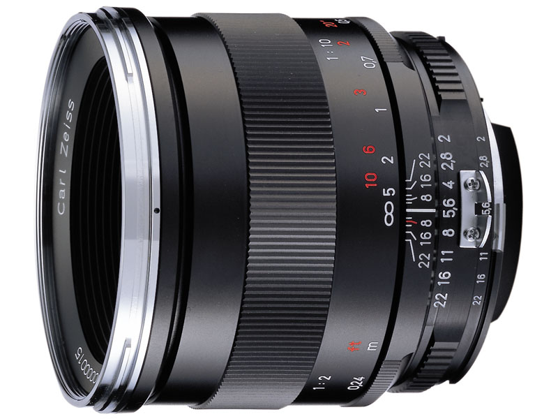 <b>Makro-Planar T* 2/50（写真はニコン用ZFレンズ）</b>