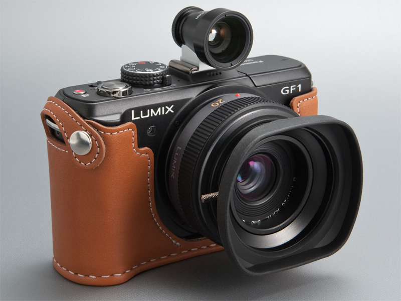 <b>オーセンティックなDMC-GF1も、カメラアクセサリー次第でクラシカルな装いに変身できる</b>