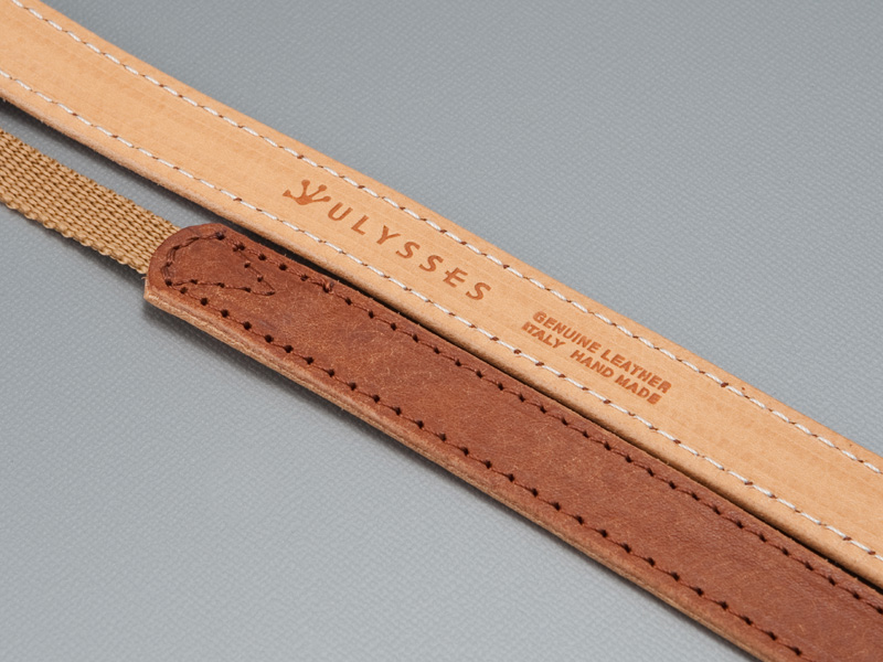 <b>表と裏で異なる革を貼り合わせ、強度としなやかさの両立を狙う。コバの仕上げも美しい。税込み5,250円</b>