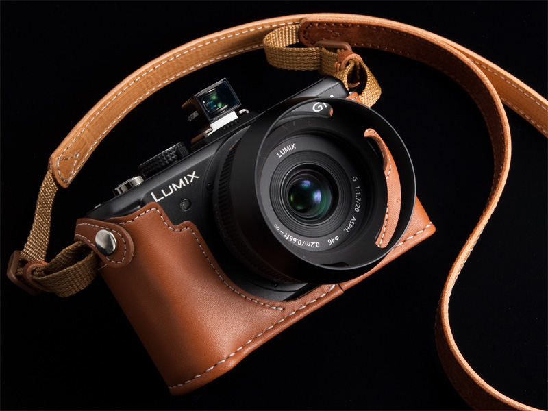 <b>クラカメアイテムはオンリーワンスタイルへの近道だ。自分だけのスタイルを目指すとき、クラカメアイテムをワンポイント的に加えると雰囲気が引き締まる</b>