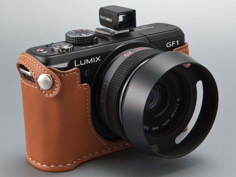 <b>28/35mm mini Finderは28mmと35mmのブライトフレームを搭載。中古価格は2万円半ば程度</b>