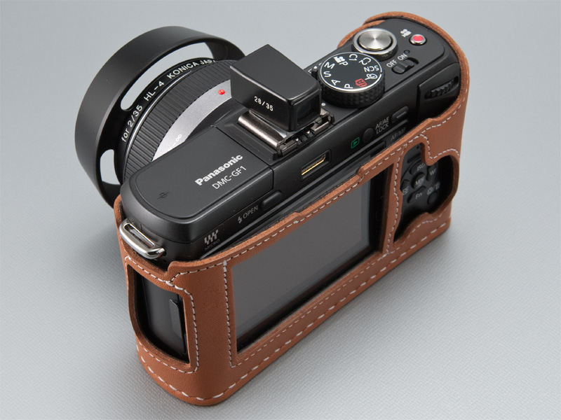 <b>三穴スリットフードは、クラカメ風ドレスアップのマストアイテム的な存在といえる</b>