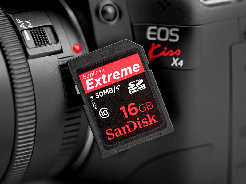 <b>恐怖のファイルサイズに対抗するためのRAW派必須アイテムがこれ。速くていっぱい撮れる大容量SDHCカードだ</b>