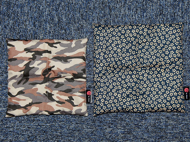 <b>Mサイズ（右）はSサイズ（左）に比べて1辺が役3cm長い</b>