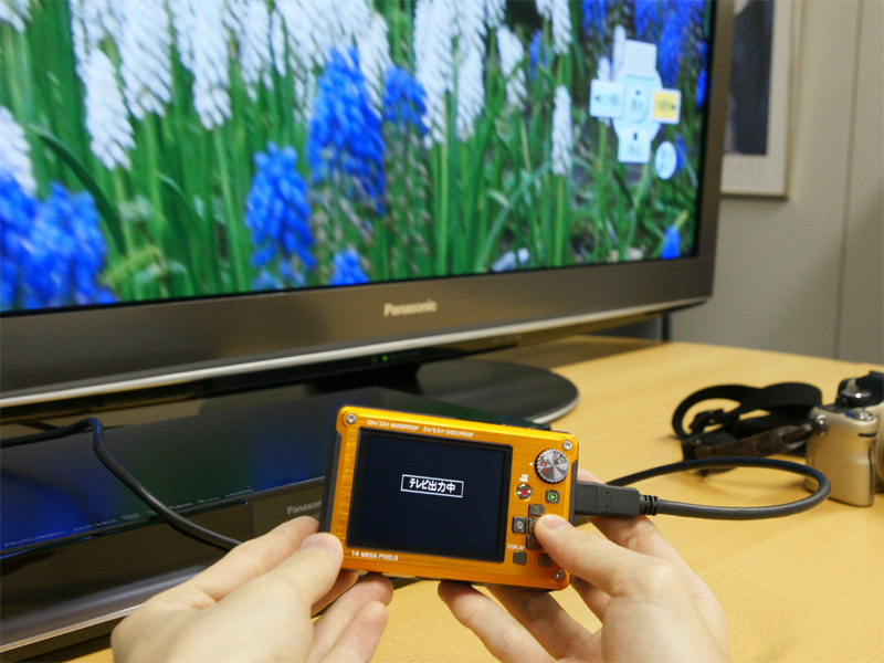 <b>テレビ接続時はリモコンもしくはデジタルカメラ本体から再生操作が可能</b>