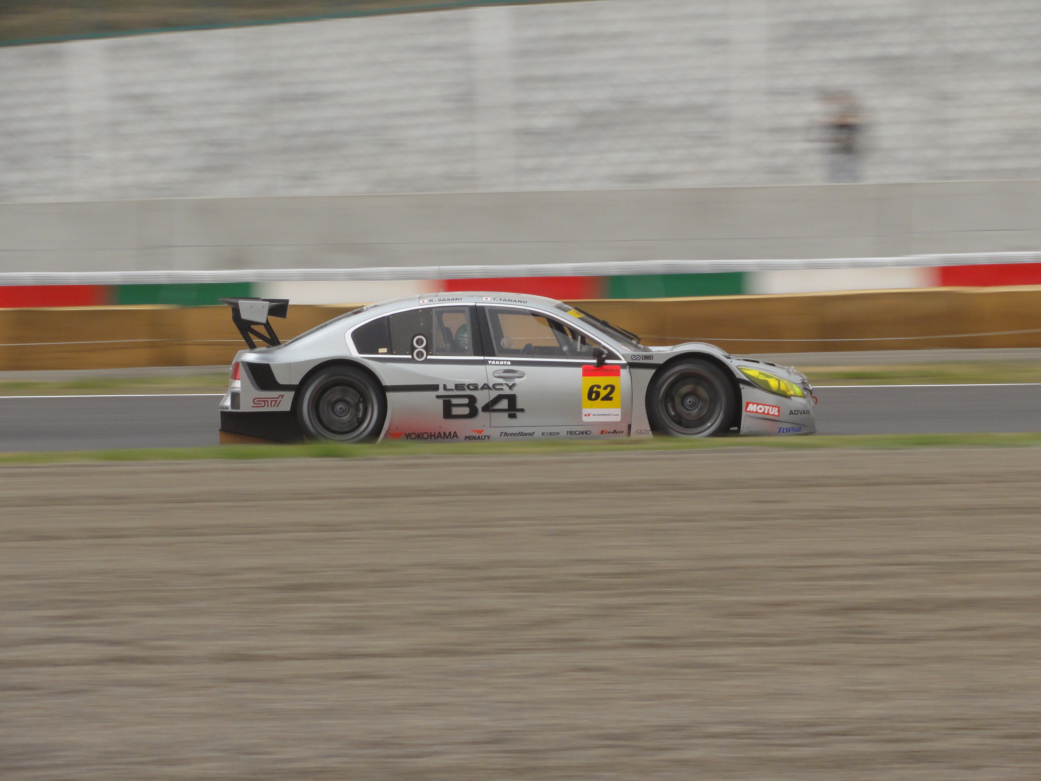 <b>S字で流し撮り。レタッチソフトでシャープネスとコントラストを上げればそこそこの写真になりそう<br>DSC-HX5V / 約3.6MB / 3,648×2,736 / 1/100秒 / F11 / -0.3EV / ISO125 / WB:オート / 27.8mm</b>