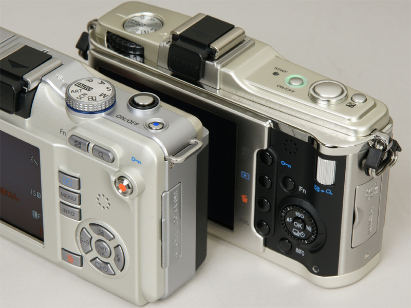 <b>ストラップ取り付け部をE-P2（右）と比較（写真のE-PL1はシャンパンゴールド）</b>
