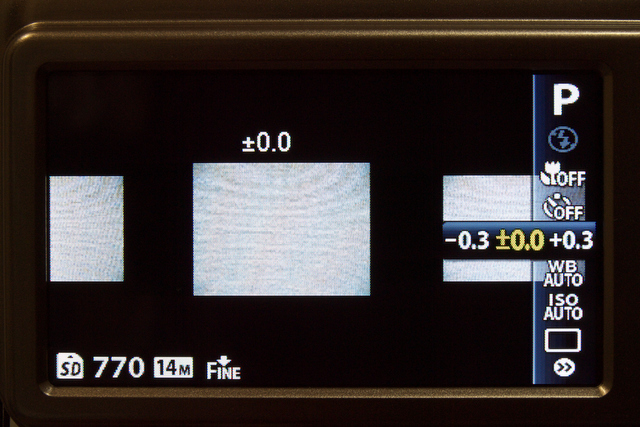 <b>マジックフィルターや露出補正などを設定（選択）する際には、液晶モニター上に前後の設定での効果も確認できる。露出補正での有効性には疑問を感じるが、マジックフィルターでは有効な方式だと思う。</b>