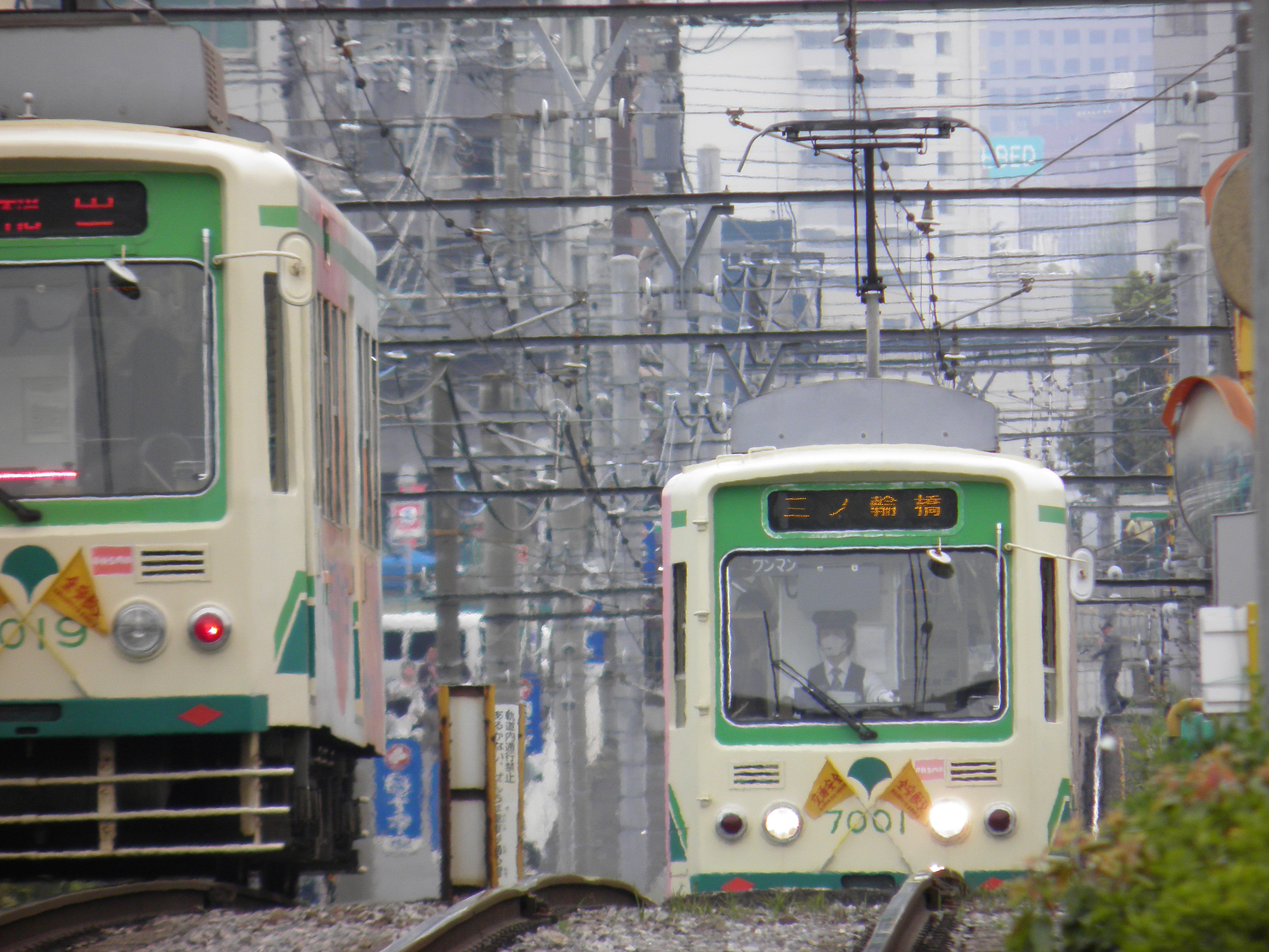 <b>SP-800UZ / 約5.5MB / 4,288×3,216 / 1/160秒 / F5.6 / 0EV / ISO100 / WB:オート / 147mm</b>