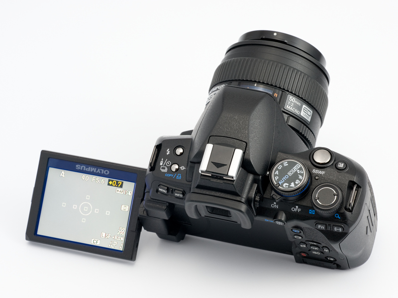 <b>横位置撮影でのローアングルはこんな感じ。ファインダーをのぞけない条件でも、ライブビュー+フリーアングル液晶モニターならばっちりだ</b>