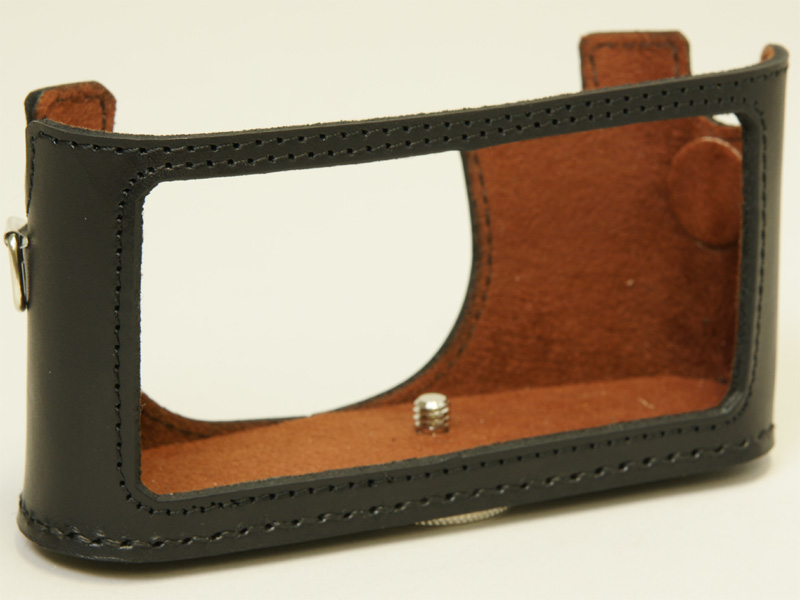 <b>ライカX1用カメラケース（写真はいずれも試作品を使用）</b>