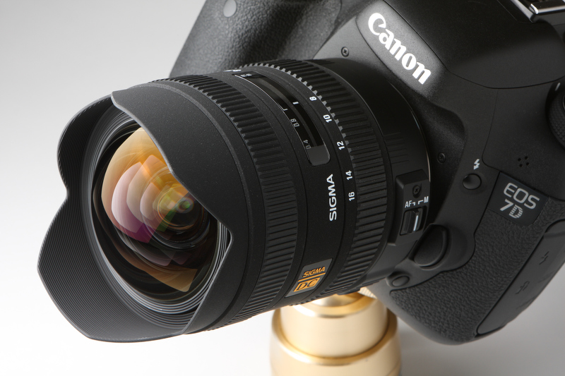 <b>EOS 7Dに装着。価格は9万9,015円。キヤノン用とシグマ用の発売日は4月29日。ソニー用、ニコン用、ペンタックス用は発売時期未定</b>