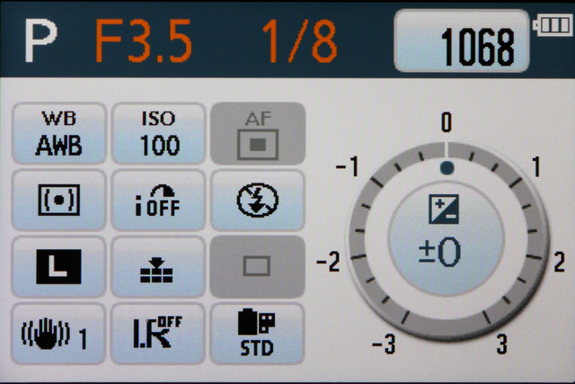 <b>一目で撮影の設定状態が把握できるLCD撮影情報画面。DMC-G2ではタッチ対応となり使い勝手が向上した</b>