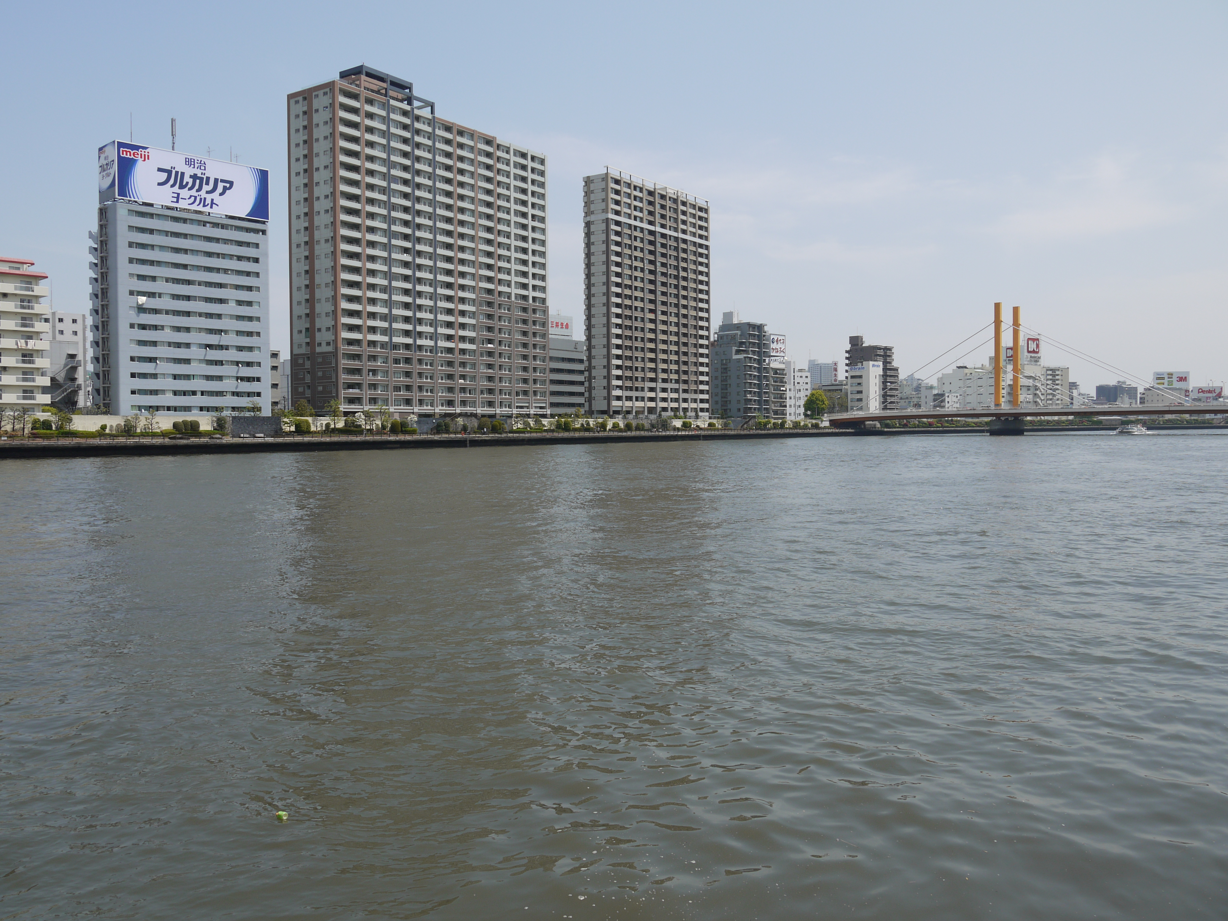 <b>オフ<br>DMC-G2 / LUMIX G VARIO 14-42mm F3.5-5.6 ASPH. MEGA O.I.S. / 約4.9MB / 4,000×3,000 / 1/400秒 / F8 / -0.3EV / ISO100 / WB:オート / 14mm</b>