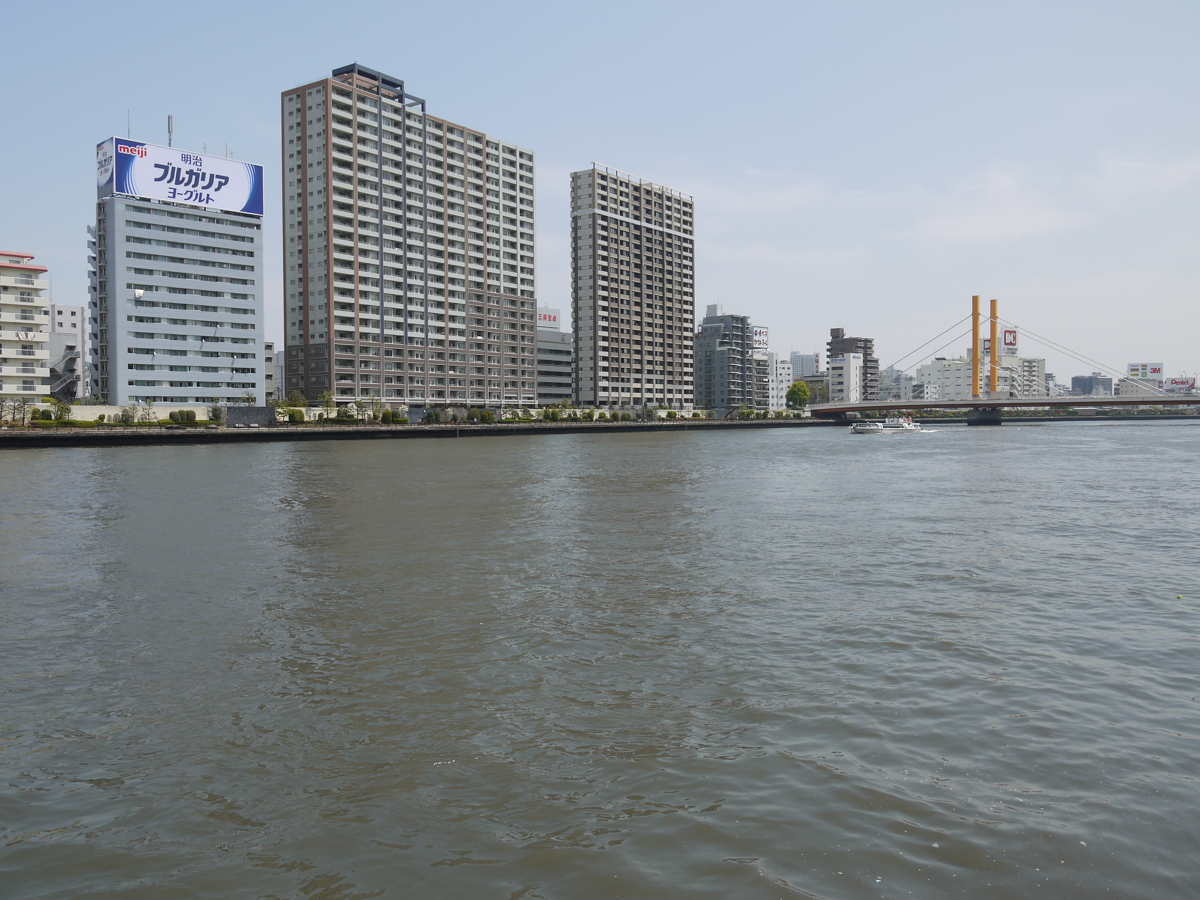 <b>弱<br>DMC-G2 / LUMIX G VARIO 14-42mm F3.5-5.6 ASPH. MEGA O.I.S. / 約5.1MB / 4,000×3,000 / 1/400秒 / F8 / -0.3EV / ISO100 / WB:オート / 14mm</b>