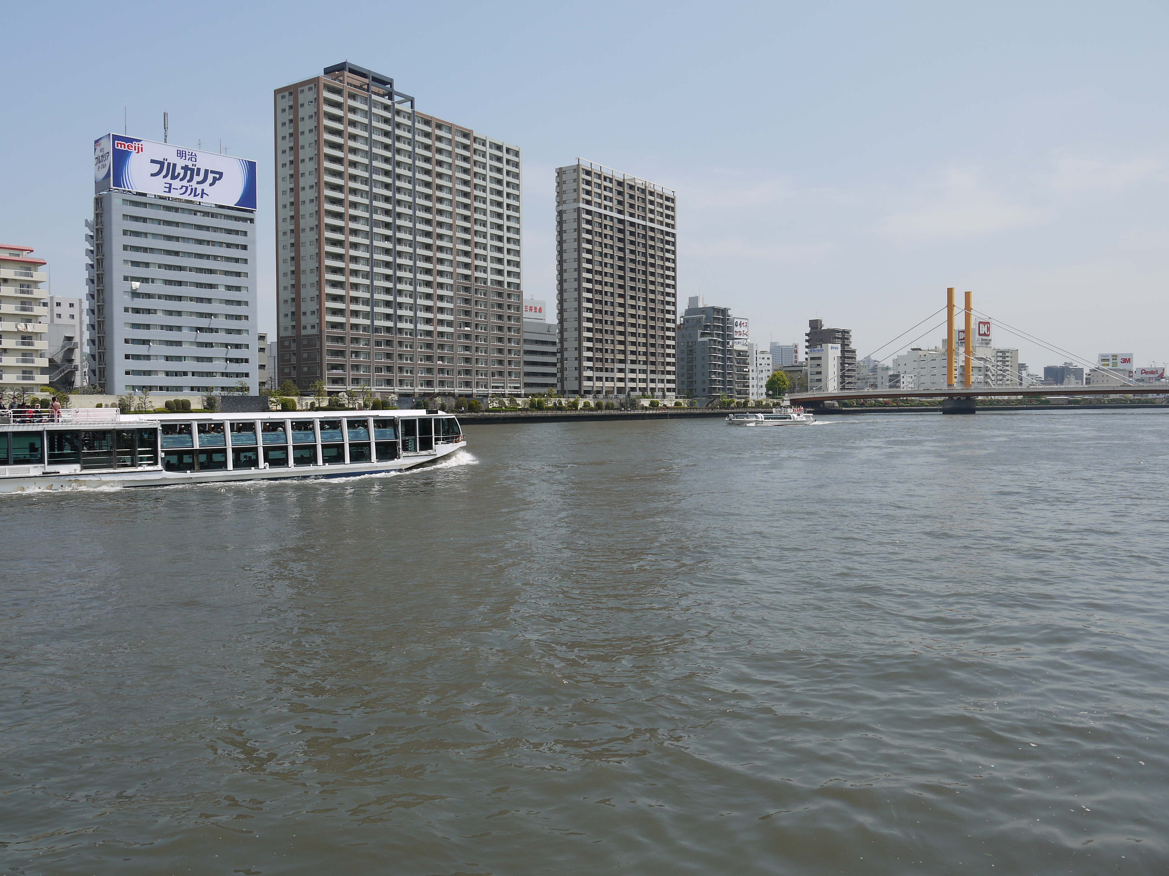 <b>中<br>DMC-G2 / LUMIX G VARIO 14-42mm F3.5-5.6 ASPH. MEGA O.I.S. / 約5.3MB / 4,000×3,000 / 1/400秒 / F8 / -0.3EV / ISO100 / WB:オート / 14mm</b>