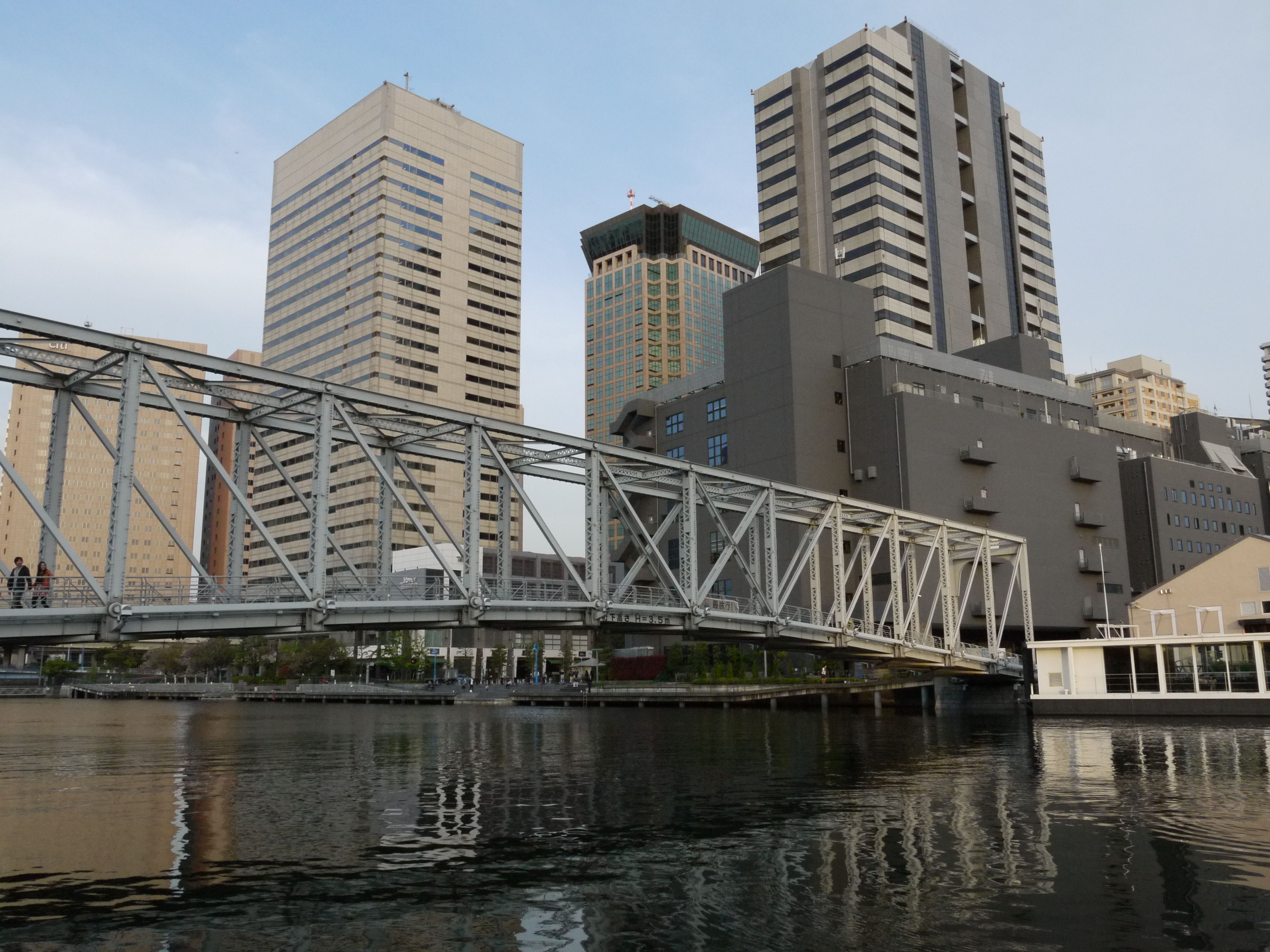 <b>ISO800<br>DMC-G2 / LUMIX G VARIO 14-42mm F3.5-5.6 ASPH. MEGA O.I.S. / 約5.6MB / 4,000×3,000 / 1/400秒 / F11 / -0.7EV / WB:オート / 14mm</b>