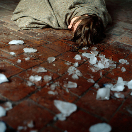 <b>撮影場所は自宅か、最寄の場所。スタジオは使わない (c)尾黒久美</b>