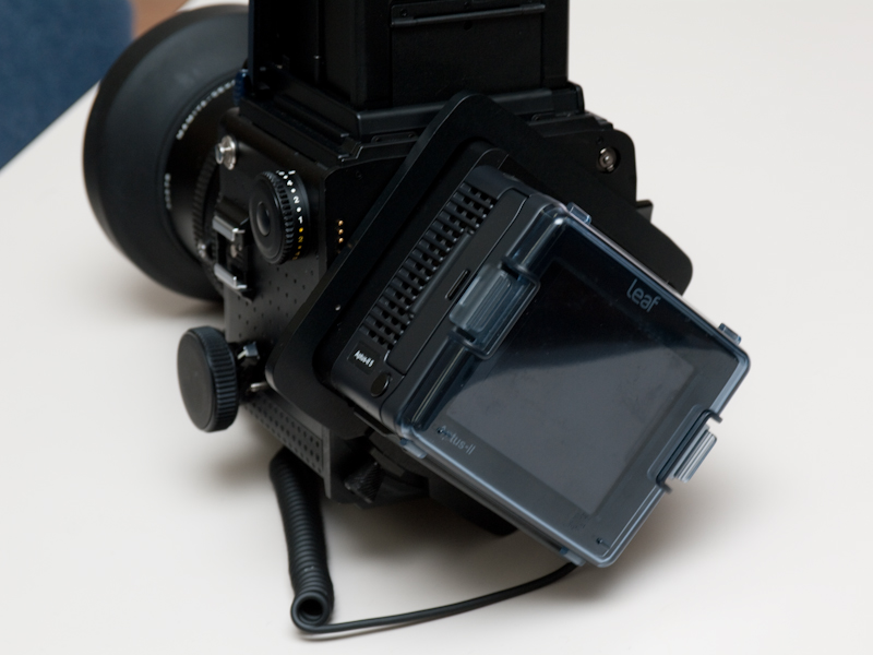 <b>従来はデジタルバックごと回転させるアタッチメントを使用していた</b>