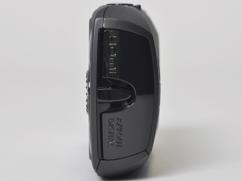 <b>ブラックのみ樹脂パーツを光沢仕上げとした</b>