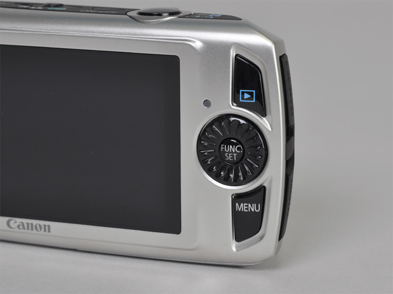 <b>背面操作部。タッチパネルは非搭載</b>