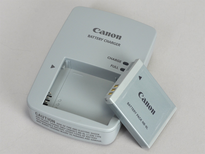 <b>バッテリー「NB-6L」とチャージャー</b>